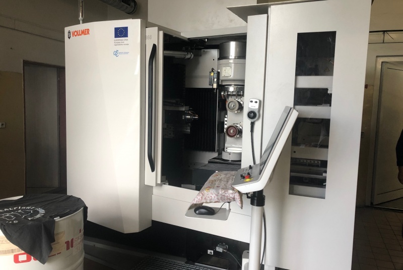 Novinky / Nové 5 osé CNC centrum VOLLMER Vgrind 360 - foto